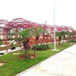 Mái che hình trái tim lối đi bộ;