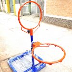 Trụ bóng rổ thay đổi được chiều cao gồm 2 rổ;